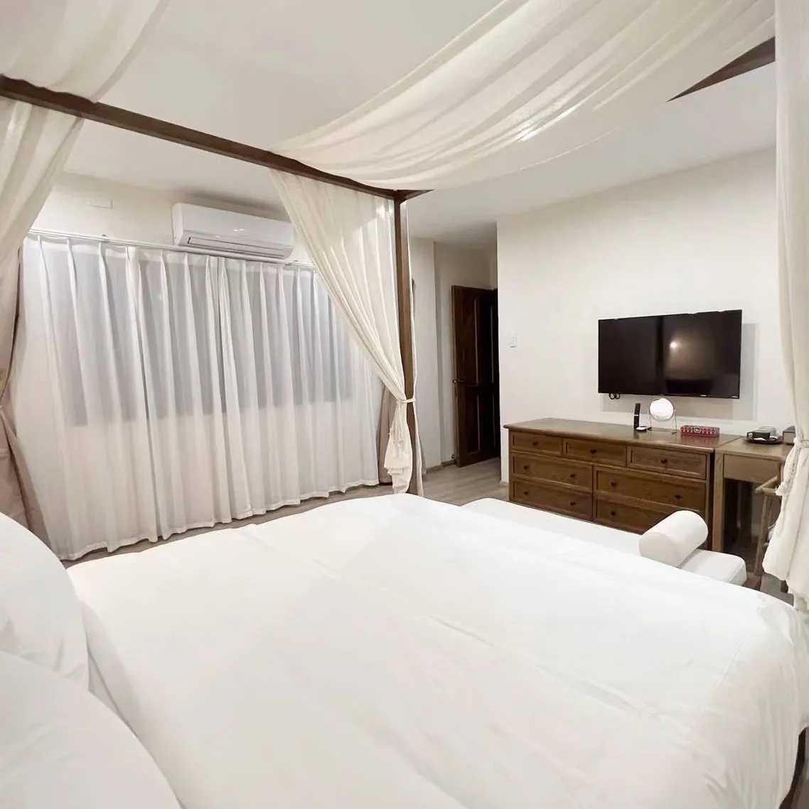 PHOENIX_resort-vip1-en1
