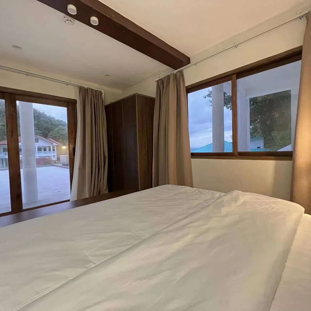 PHOENIX_resort-vip6-en4