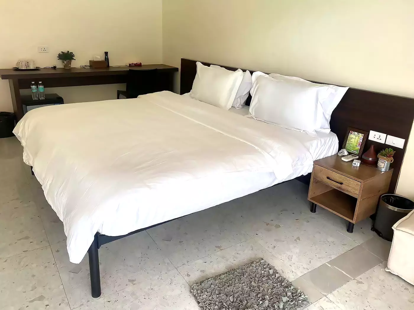phoenix_b2_room (5)