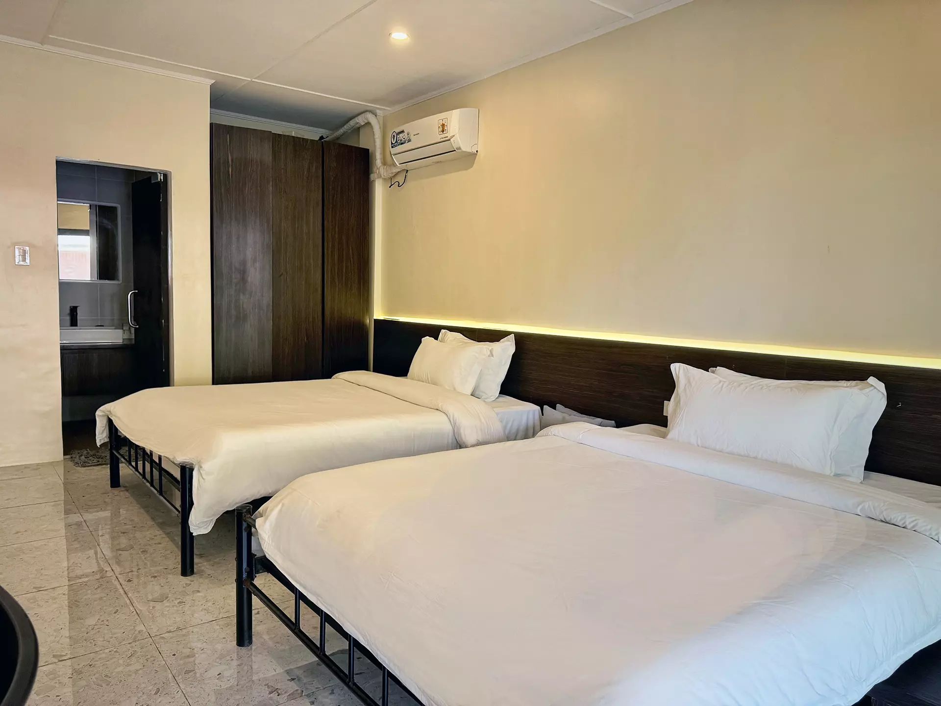 phoenix_b5_room (2)