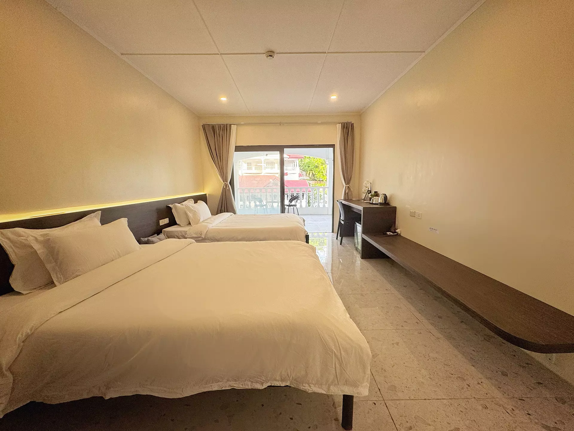 phoenix_b5_room (3)