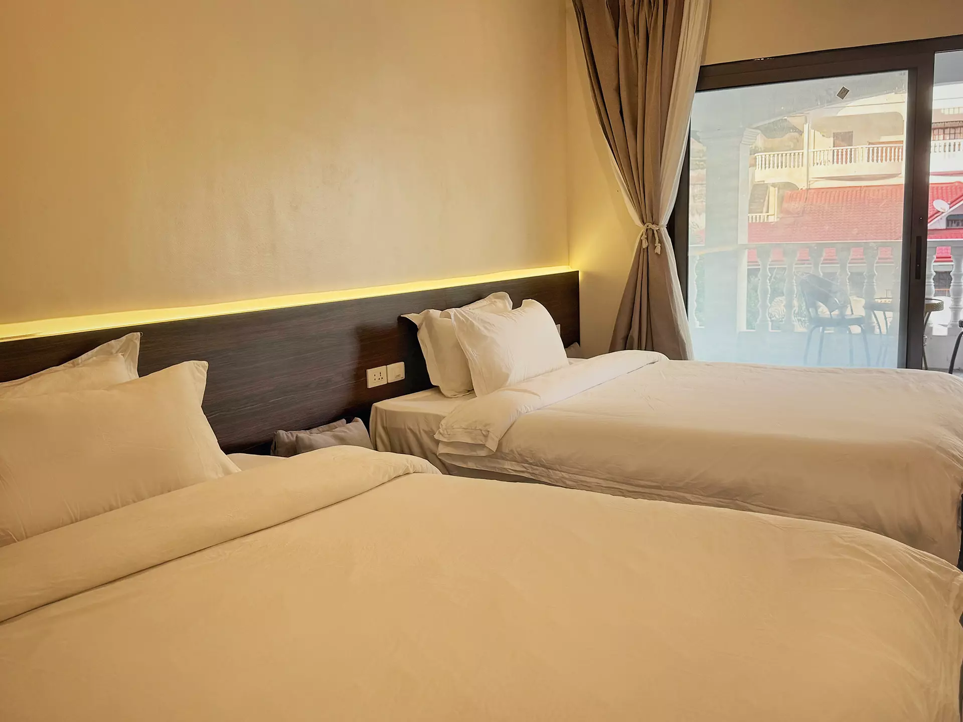 phoenix_b5_room (4)